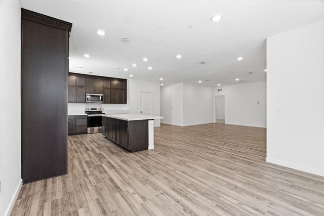 8256 Seahorse Way, Elk Grove, CA 95757