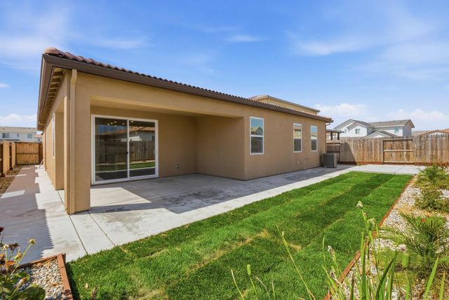 8256 Seahorse Way, Elk Grove, CA 95757