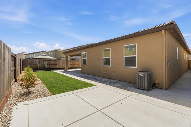 8256 Seahorse Way, Elk Grove, CA 95757