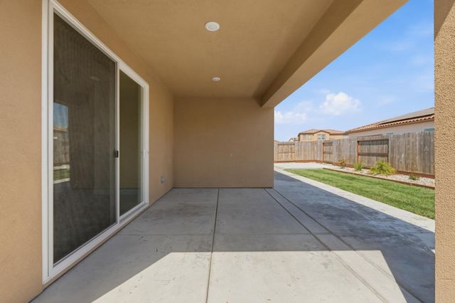 8256 Seahorse Way, Elk Grove, CA 95757