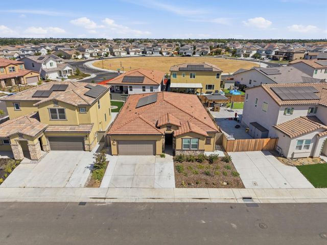 8256 Seahorse Way, Elk Grove, CA 95757