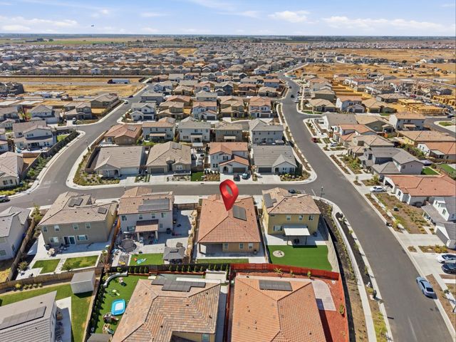 8256 Seahorse Way, Elk Grove, CA 95757