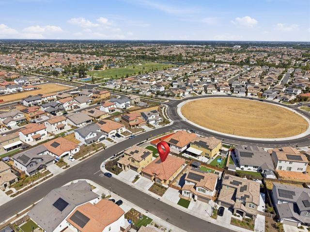 8256 Seahorse Way, Elk Grove, CA 95757