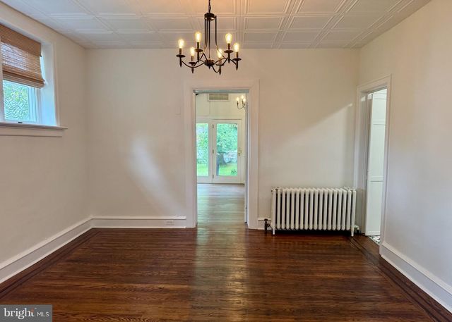 284 S DEVON AVE, Wayne, PA 19087