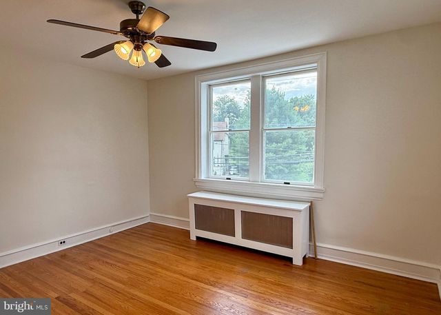 284 S DEVON AVE, Wayne, PA 19087