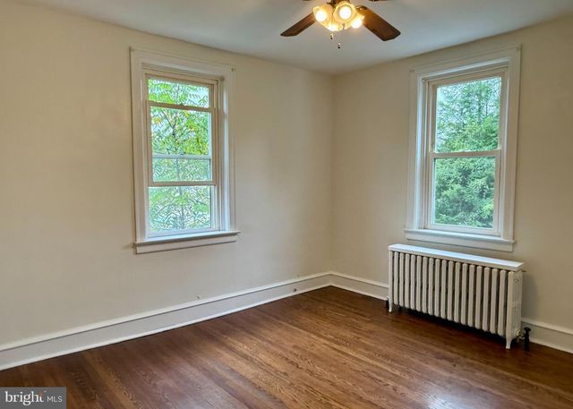 284 S DEVON AVE, Wayne, PA 19087