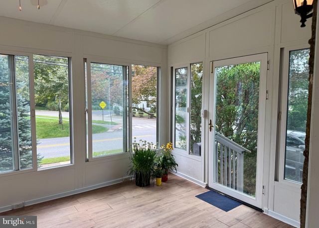 284 S DEVON AVE, Wayne, PA 19087