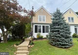 284 S DEVON AVE, Wayne, PA 19087