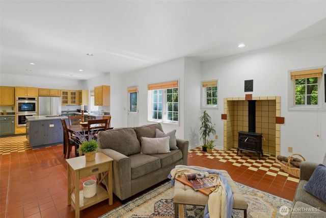 306 Keach Loop, Steilacoom, WA 98388