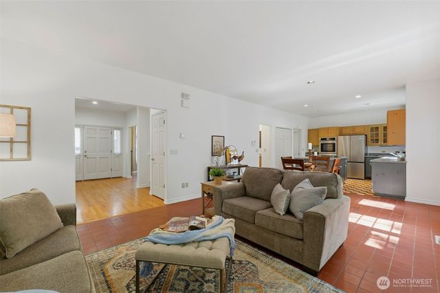 306 Keach Loop, Steilacoom, WA 98388