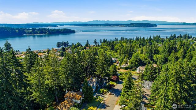 306 Keach Loop, Steilacoom, WA 98388