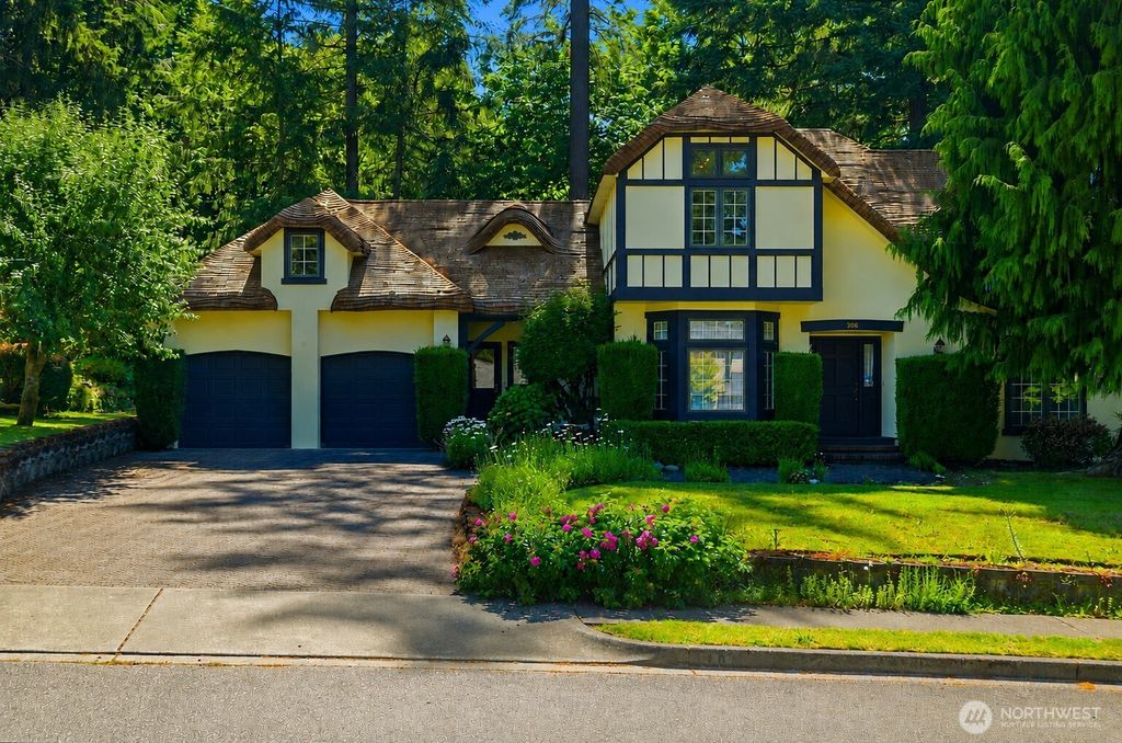 306 Keach Loop, Steilacoom, WA 98388