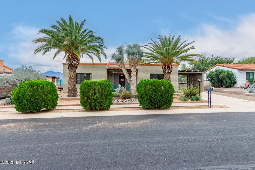212 E La Espina, Green Valley, AZ 85614