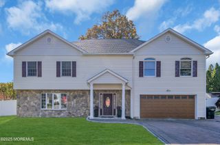 64 Hawthorne Avenue, Holmdel, NJ 07733