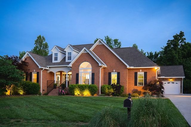 809 Windingbrook Ct, Cookeville, TN 38506