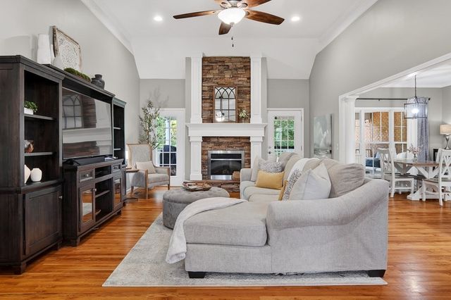 809 Windingbrook Ct, Cookeville, TN 38506