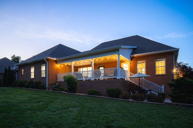 809 Windingbrook Ct, Cookeville, TN 38506