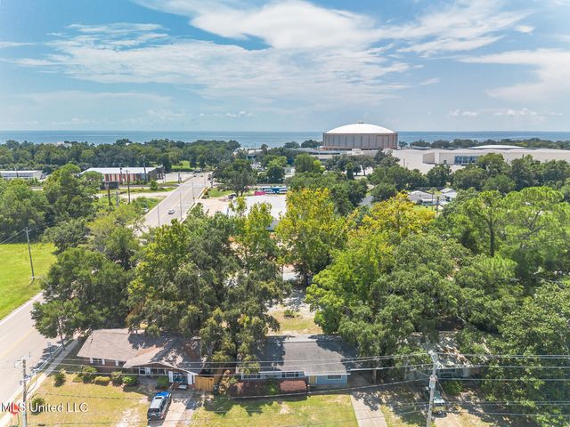 2305 Arbor Drive, Biloxi, MS 39531