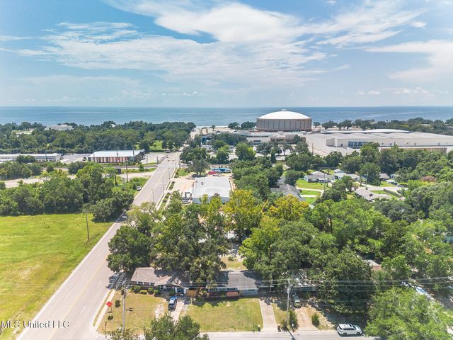 2305 Arbor Drive, Biloxi, MS 39531
