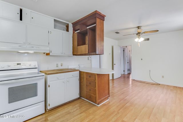 2305 Arbor Drive, Biloxi, MS 39531