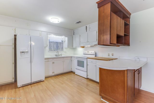 2305 Arbor Drive, Biloxi, MS 39531