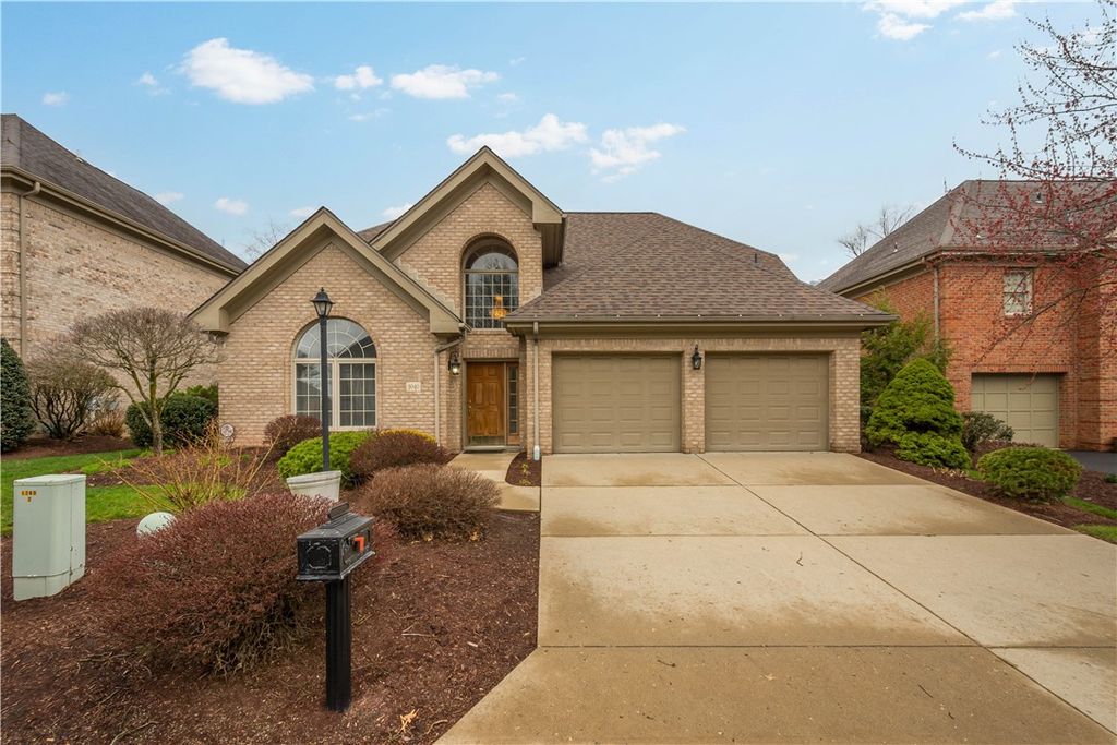 3040 Annandale Dr, Collier Twp, PA 15142