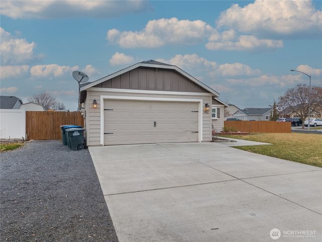 1412 E Megan Drive, Moses Lake, WA 98837
