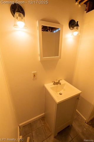 6409 Grandville Avenue, Detroit, MI 48228