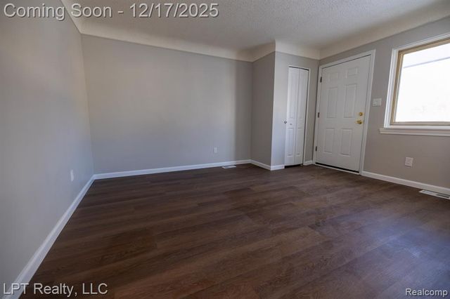 6409 Grandville Avenue, Detroit, MI 48228