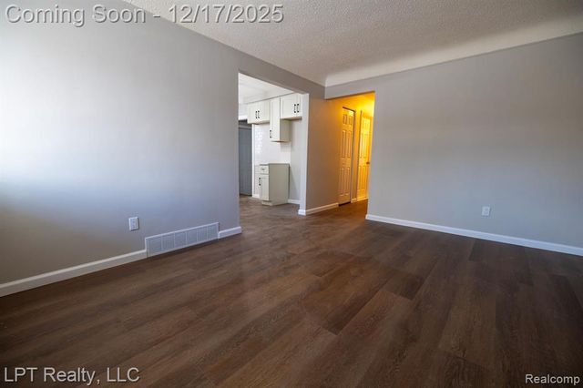 6409 Grandville Avenue, Detroit, MI 48228