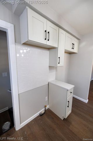 6409 Grandville Avenue, Detroit, MI 48228