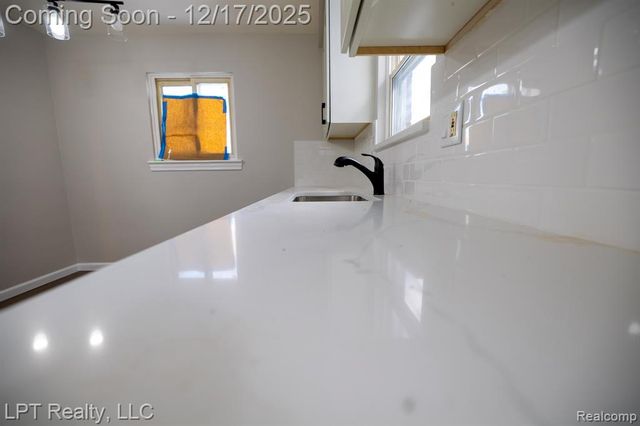 6409 Grandville Avenue, Detroit, MI 48228