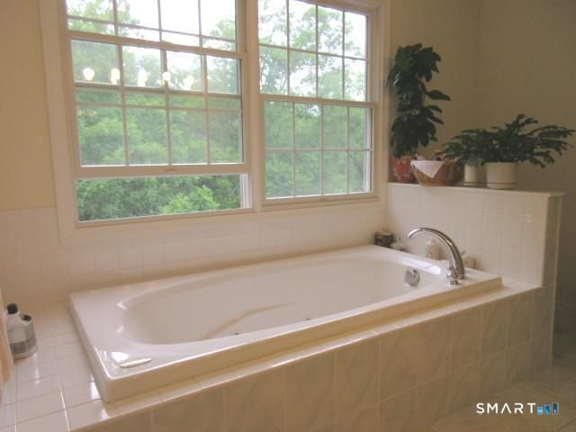 29 Tarrywile Lake Road, Danbury, CT 06810