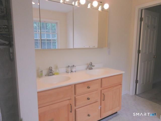 29 Tarrywile Lake Road, Danbury, CT 06810