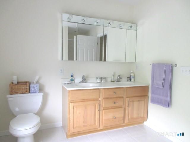 29 Tarrywile Lake Road, Danbury, CT 06810