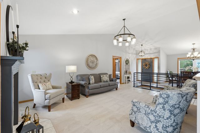 1991 Streamside Drive, Bettendorf, IA 52722