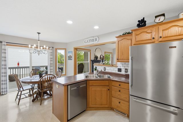 1991 Streamside Drive, Bettendorf, IA 52722
