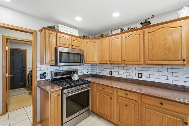 1991 Streamside Drive, Bettendorf, IA 52722