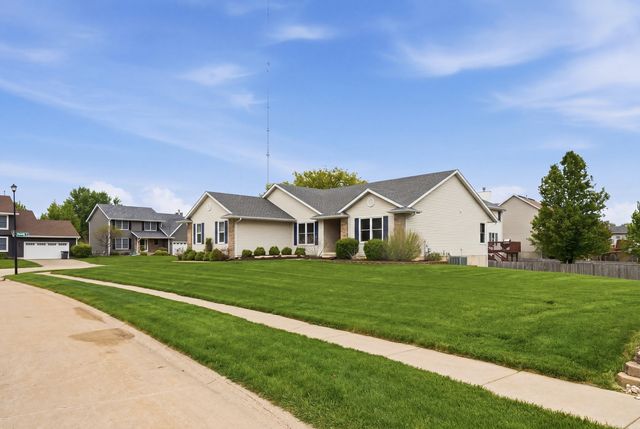 1991 Streamside Drive, Bettendorf, IA 52722