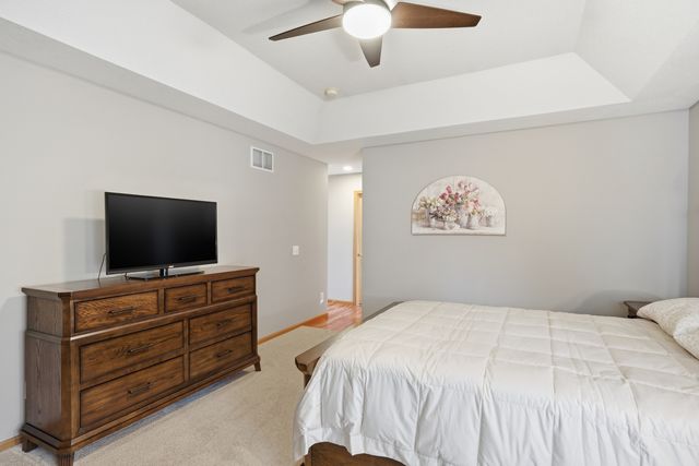 1991 Streamside Drive, Bettendorf, IA 52722