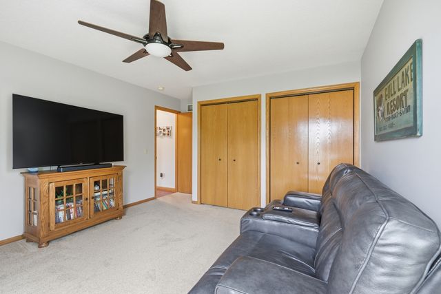 1991 Streamside Drive, Bettendorf, IA 52722