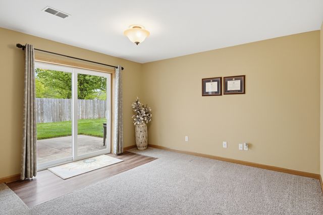 1991 Streamside Drive, Bettendorf, IA 52722