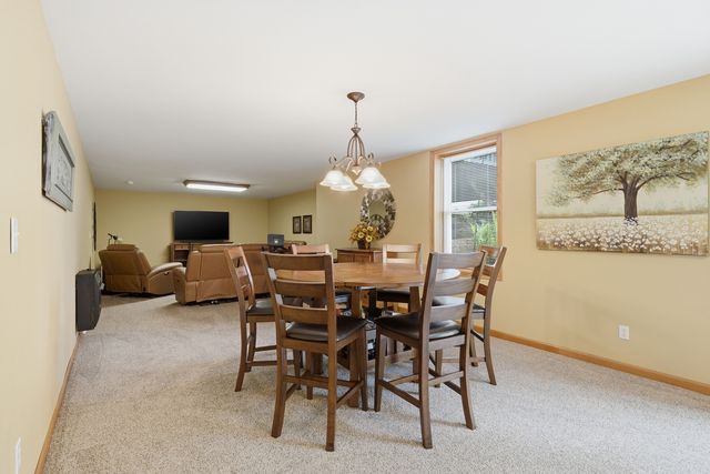 1991 Streamside Drive, Bettendorf, IA 52722