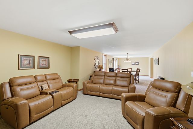 1991 Streamside Drive, Bettendorf, IA 52722