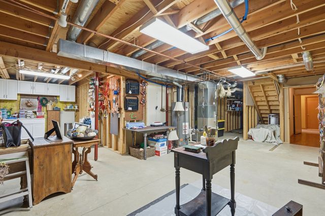 1991 Streamside Drive, Bettendorf, IA 52722