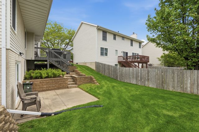 1991 Streamside Drive, Bettendorf, IA 52722