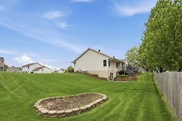 1991 Streamside Drive, Bettendorf, IA 52722