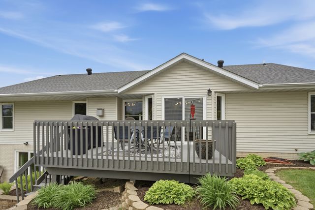 1991 Streamside Drive, Bettendorf, IA 52722