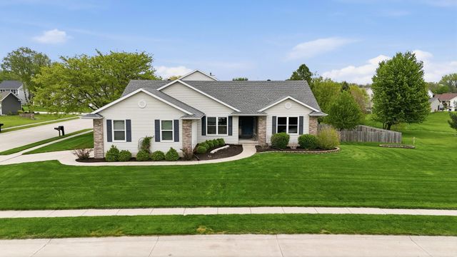1991 Streamside Drive, Bettendorf, IA 52722