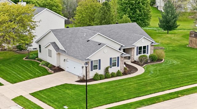 1991 Streamside Drive, Bettendorf, IA 52722